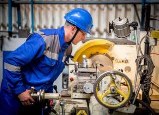 Требуется токарь - станочник