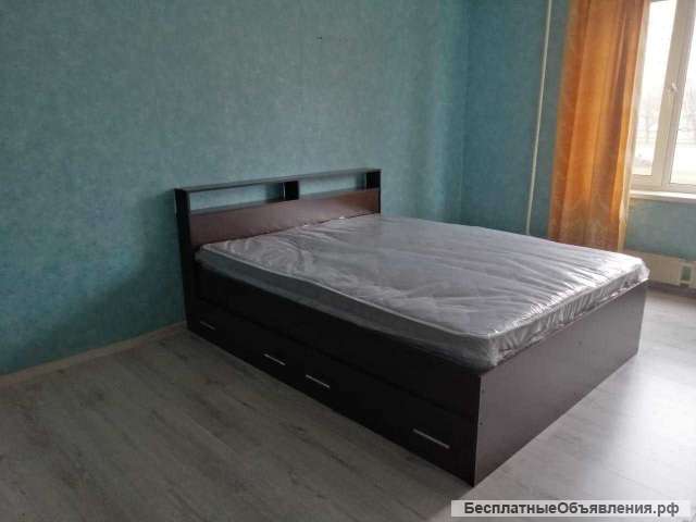 Кровать с матрасом и ящиками