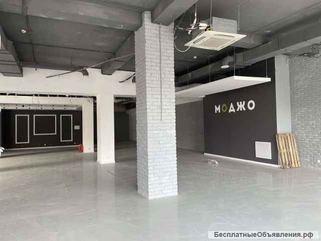 Первый этаж 410 кв.м. в торговом центре на Стачках