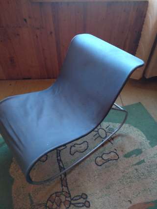 Синее кресло-качалка икеа