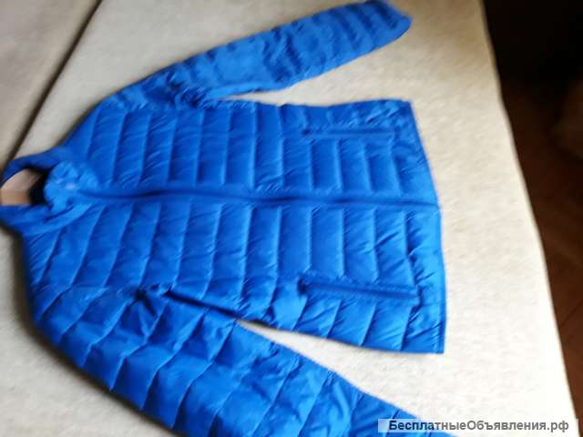 Женскую куртку Армани, р.46