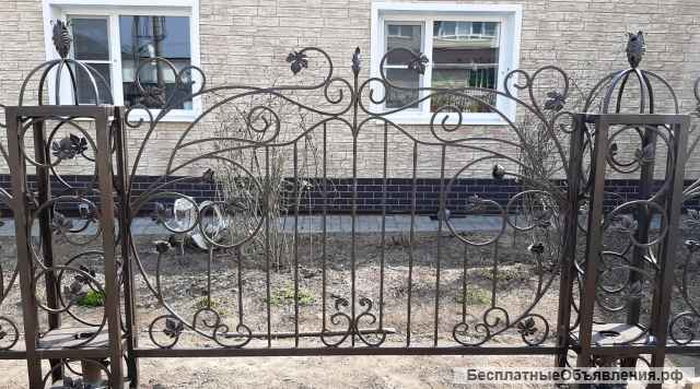 Секции кованых заборов, ворот, калиток, фасадов, полисадники, решетки на окна