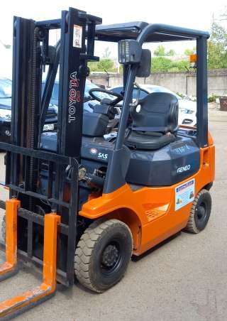 Погрузчик вилочный Toyota 02-7FG15 бензиновый, японский