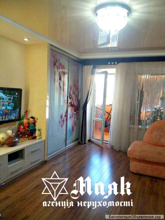 4-Х комнатную с ремонтом, мебелью и техникой