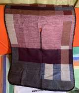 Плед с прорезями для рук