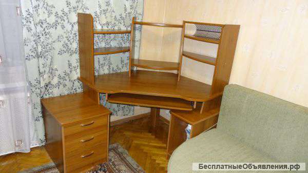 Угловой компьютерный стол