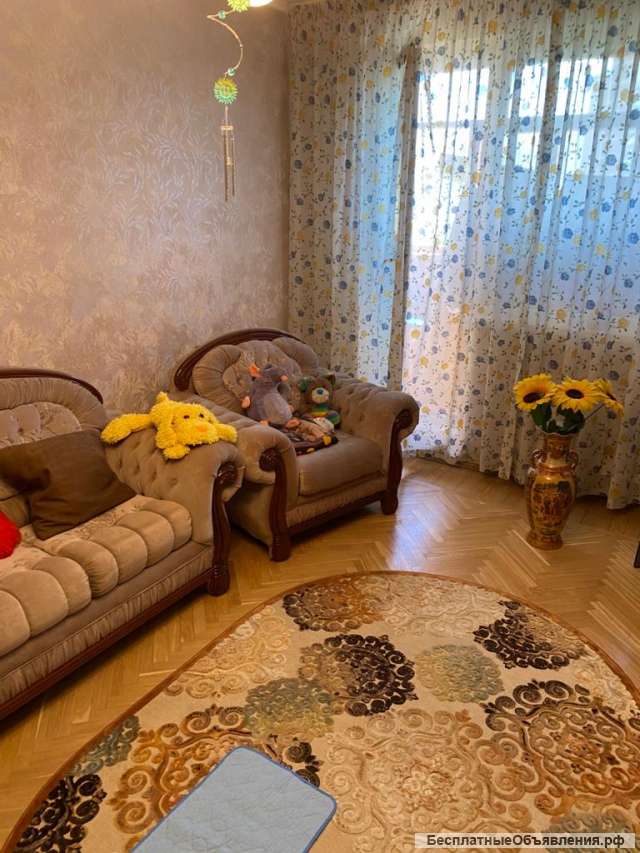 Мягкая мебель (диван и 2 кресла) производство Италия