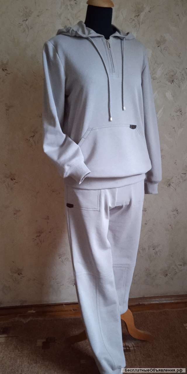 Спортивный костюм женский
