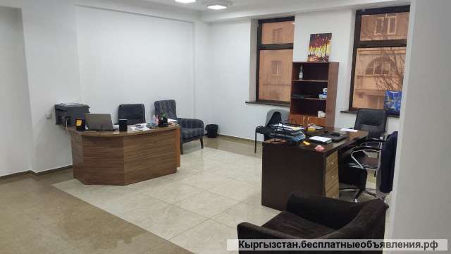 Офис с видом на горы