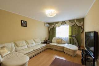 Двухкомнатная квартира с мебелью и техникой, улица Коштоянца 47к1