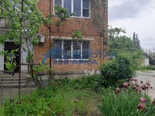 2-х этажный коттедж 140 кв.м. в районе СОШ 25 г. Крымска Краснодарского края