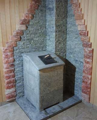 Печь гефест ЗК 18 М в облицовке из натурального камня талькохлорит