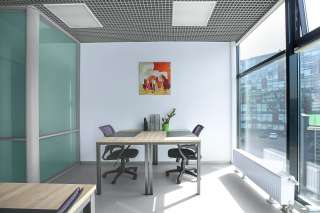 Офис с окном на 3 рабочих места