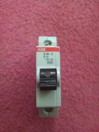 Автоматический выключатель (предохранитель) 10А