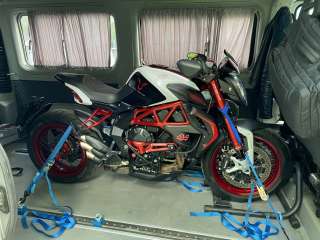 Мотоэвакуатор Москва. Мотоэвакуатор по разумной цене. Перевозка мототехники в закрытых фургонах.