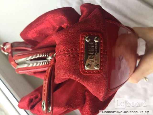 Сумка moschino италия красная замша натуральная лазерная лак кожа бант принт дизайн декор топ лакова