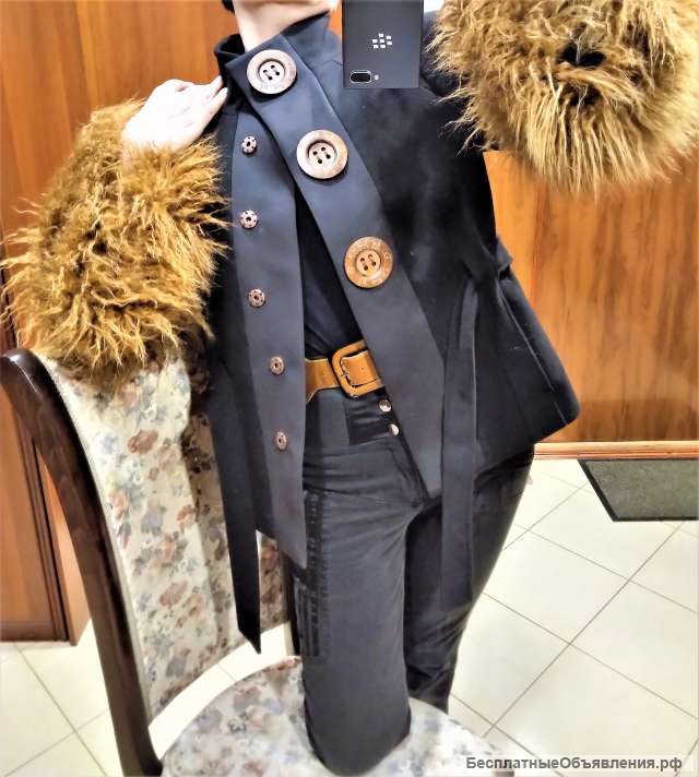 Moschino Италия пальто куртка с мехом и поясом