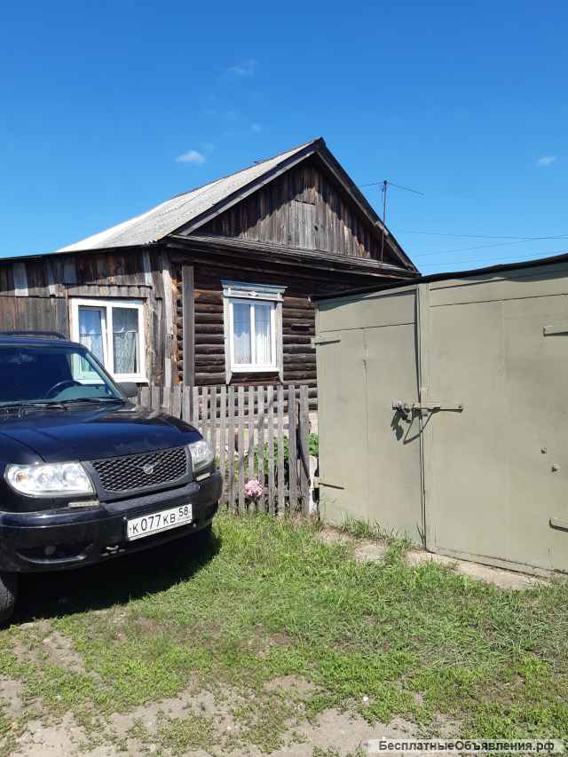 Дом (бревенчатый) в селе Богословка по ул. Садовая 17