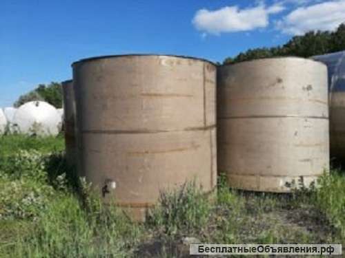 Емкости нержавеющие, объем -10 куб.м., вертикальные, коническое дно.