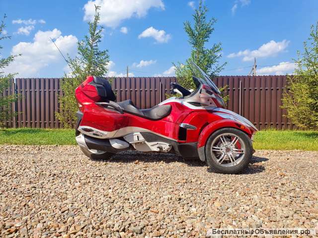 Трицикл BRP Can-Am Spyder Roadster