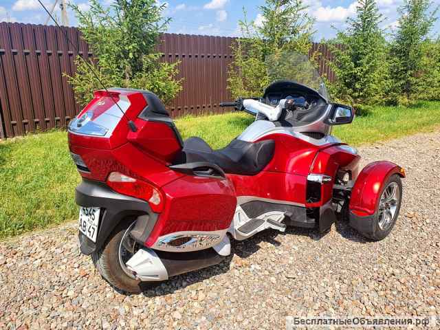 Трицикл BRP Can-Am Spyder Roadster