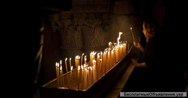 Возжжение Свечи в храме Гроба Господня. Иерусалим. Израиль