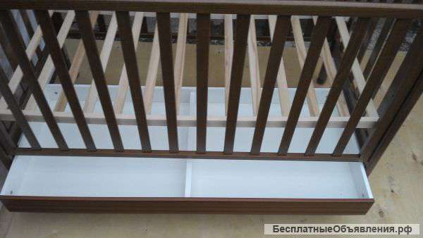 Кроватку Erbesi Hippy орех