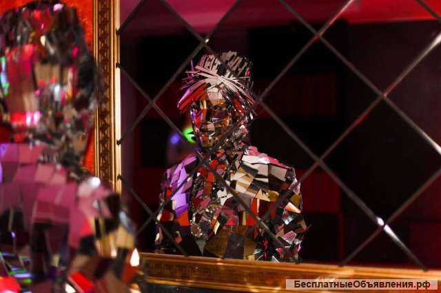 Зеркальный человек на ваш праздник