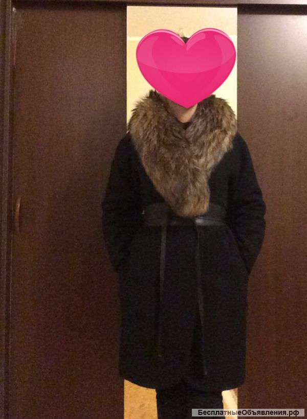 Пальто шерстяное с воротником из енота