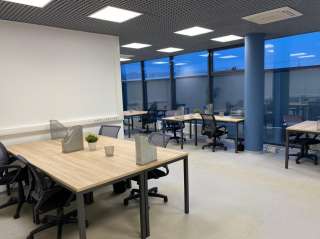 Сдается офис на 1 этаже 16 рабочих места. Полностью готов к работе