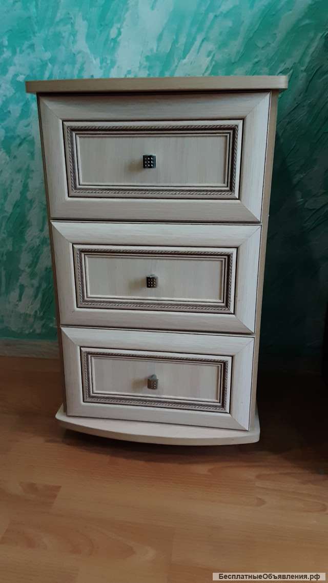 Тумбочка прикроватная