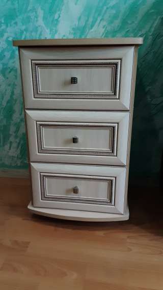 Тумбочка прикроватная