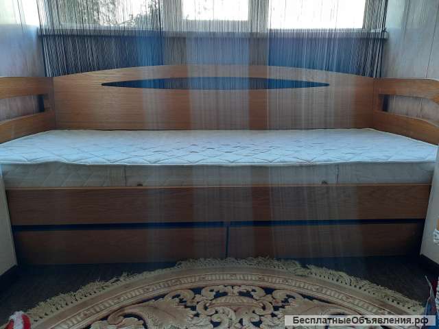 Кровать односпальная из массива дерева + ортопедический матрац