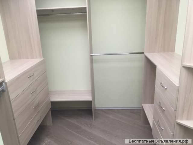Большая гардеробная комната