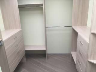 Большая гардеробная комната