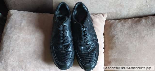 Крассовки от Valentino