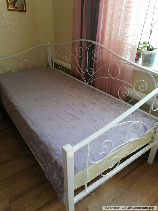 Кровать