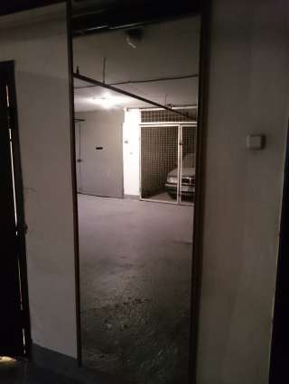 Зеркало. Зеркальная дверь сдвижная от шкафа купе, размер 2,56*0,78 м. В рамке.