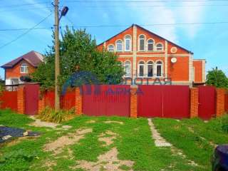 6 комнатный дуплекс 2008 года постройки в Станице Полтавской в красивом тихом месте
