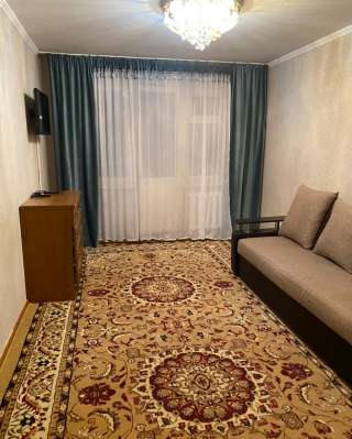 Сдаётся 2-х ком. квартира 8-мкр, 2/4, не угловая.