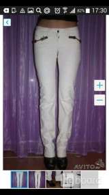 Джинсы veber италия 44 46 м бежевые стретч прямые по фигуре украшения кожа брошь брюки женские узкие