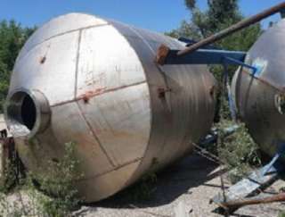 Емкости нержавеющие, объем -15 куб.м. коническое дно.