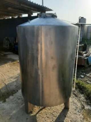 Емкости нержавеющие, объем 1 куб.м., вертикальные