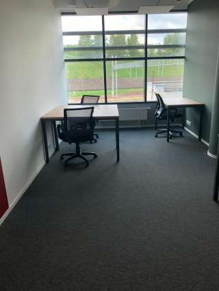 В БЦ ART GALLERY сдается офис на 2 рабочих места 3 этаж с окном 12,9 квм