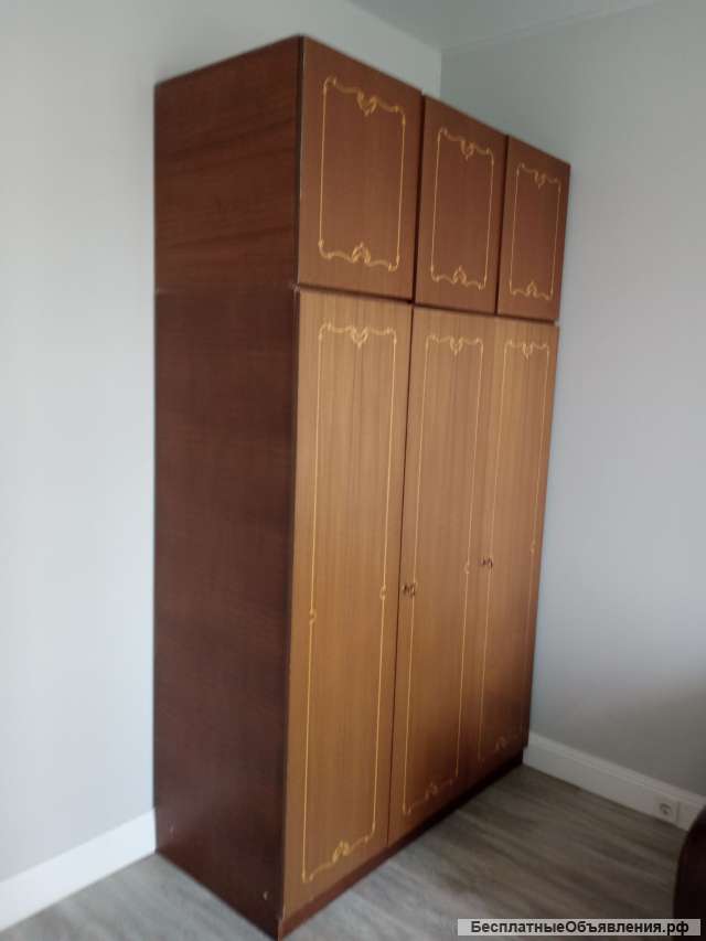 3-х створчатый шкаф с антресолью, зеркалом