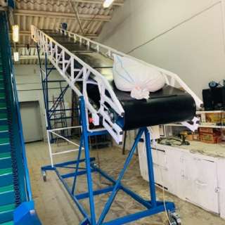 Конвейер ленточный наклонный для коробок и мешков