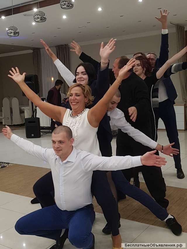 Ведущая и диджей