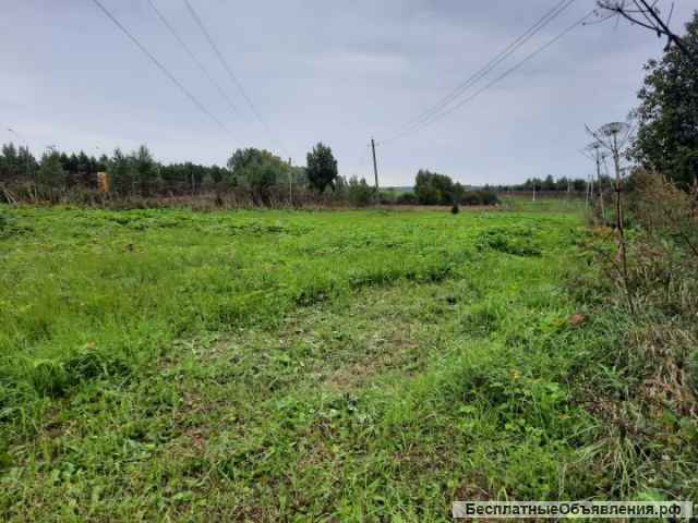 Участок 30 соток. Лпх. Рядом река, лес, водохранилище