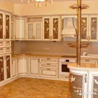 Кухня с фасадами из массива ясеня