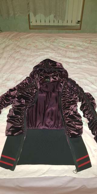 Женская удлиненная велюровая куртка